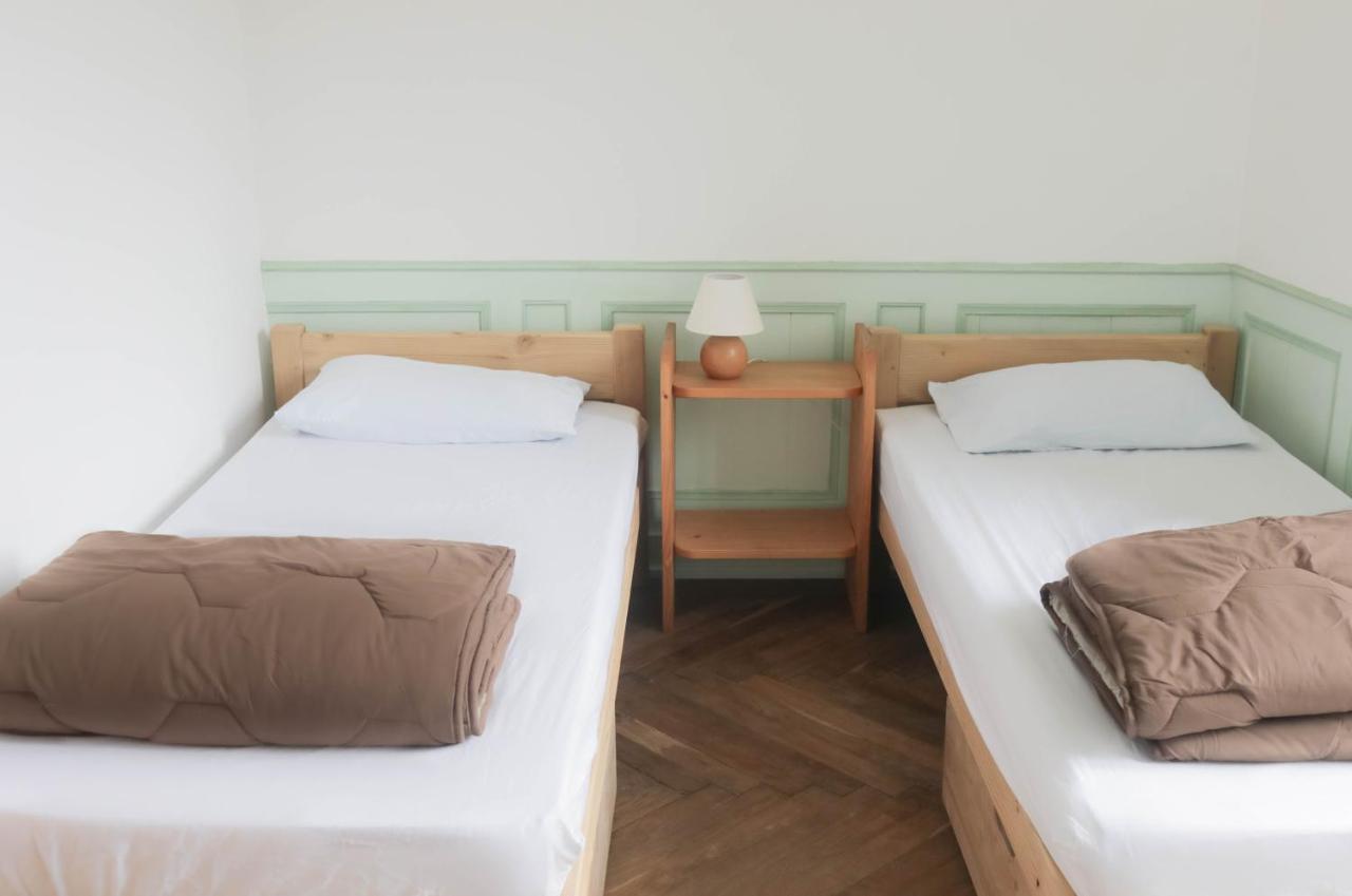 Hotel Les Repaires Nans-sous-Sainte-Anne Exteriér fotografie